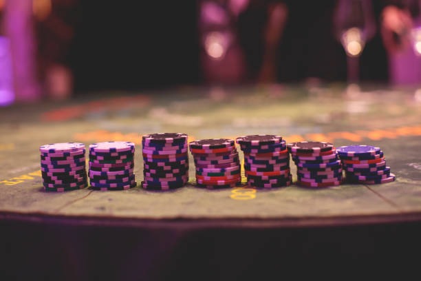 club judi live-dealer studio with professional dealers and multi-camera setup